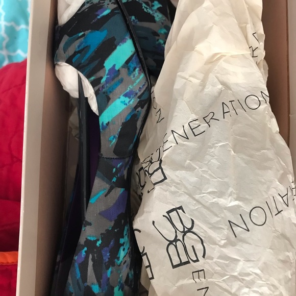 BCBG open toe kitten heels - Picture 3 of 4